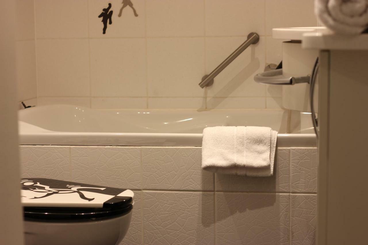 In Dellbrück Frisch Renoviert, 300 Meter Bis Zur Strassenbahn, Ruhige Lage Apartment Köln