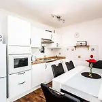 Cologne Fair Apartment With Cathedral View