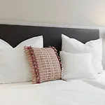Tante Alma\'S Koelner Hotel