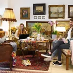 Tante Alma\'S Koelner Hotel