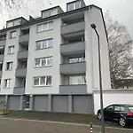 2 Zimmer Apartment Moebliert Zentrale Lage In Koeln