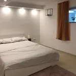Bescheidene Untergeschoss Wohnung In Guter Lage.