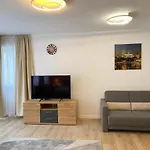 Sehr Zentral, Geraeumiges, Helles Studio-Apartment