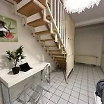 Top Lage I Schokoladenmusem I Einfaches Souterrain Apartment
