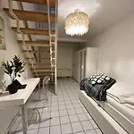 Top Lage I Schokoladenmusem I Einfaches Souterrain Apartment