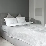 Cozy Apartment In Prime Location With Balcony - Hotel Comfort In 2 Room Apartment In Cologne Neumarkt - City Loft 11 -