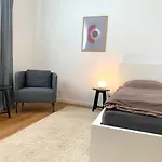 Alles Komplett - 2 Schlafzimmer, Grosse Kueche, Bad