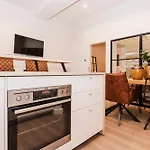 S331 - Luxurious Two Bedroom Duplex Apartment In Cologne