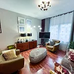 Big, Central And Charming Apartment On Schaafenstrasse