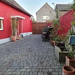 Schoenste Lage Am Rhein In Unmittelbarer Stadtnaehe, B & B