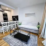 Elegantes Riverside Apartment