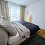 Elegantes Riverside Apartment