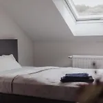 Urlaubszimmer 5 Airport Koeln Bonn Flughafen