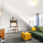 Schickes Dachstudio Im Beliebten Koeln Neu-Ehrenfeld Mit Peleton-Rad