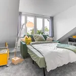 Schickes Dachstudio Im Beliebten Koeln Neu-Ehrenfeld Mit Peleton-Rad