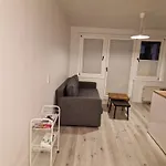 Zentrale Lage In Der Naehe Von Der Uni ,Neumarkt Und Koeln Messe Nur 5 Stationen