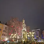Zentrale Lage In Der Naehe Von Der Uni ,Neumarkt Und Koeln Messe Nur 5 Stationen