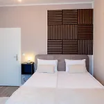Queens Peak Apartments