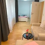 Cozy Studio Apartment In Neusser Street