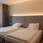Diamonds Hotel