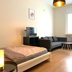 Gemuetliches Apartment Mit 2 Schlaf- Und 2 Badezimmern Plus Balkon
