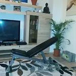 Robert\'S Rent A Room