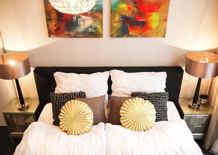 Comfort And Style In City Center With Ensuite Bathroom On Schaafenstrasse