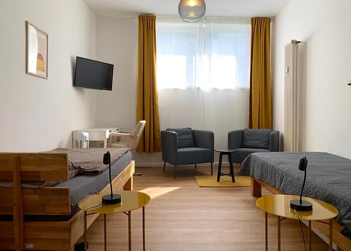 Alles Komplett - 2 Schlafzimmer, Grosse Kueche, Bad