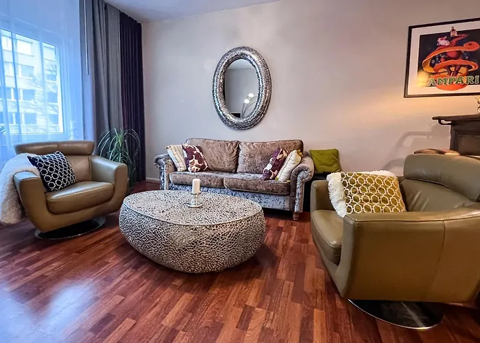 Big, Central And Charming Apartment On Schaafenstrasse