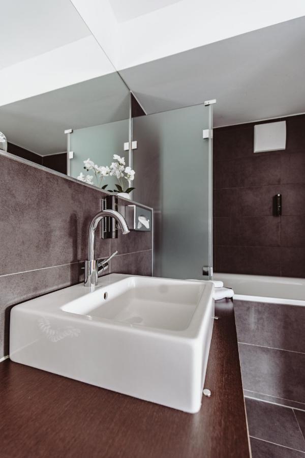 &repeat Koeln Airport Hotel Colonia