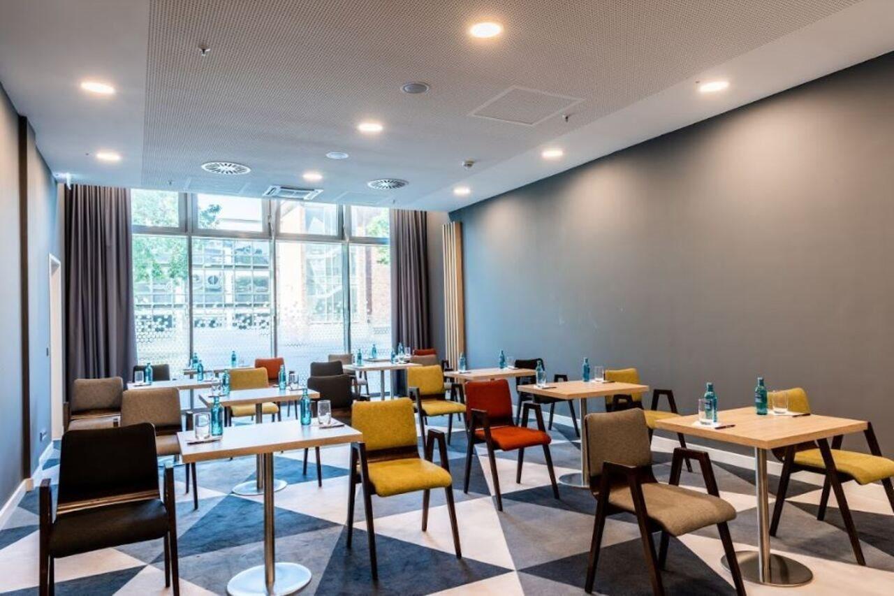 Express - - Centre Hotel 3*
