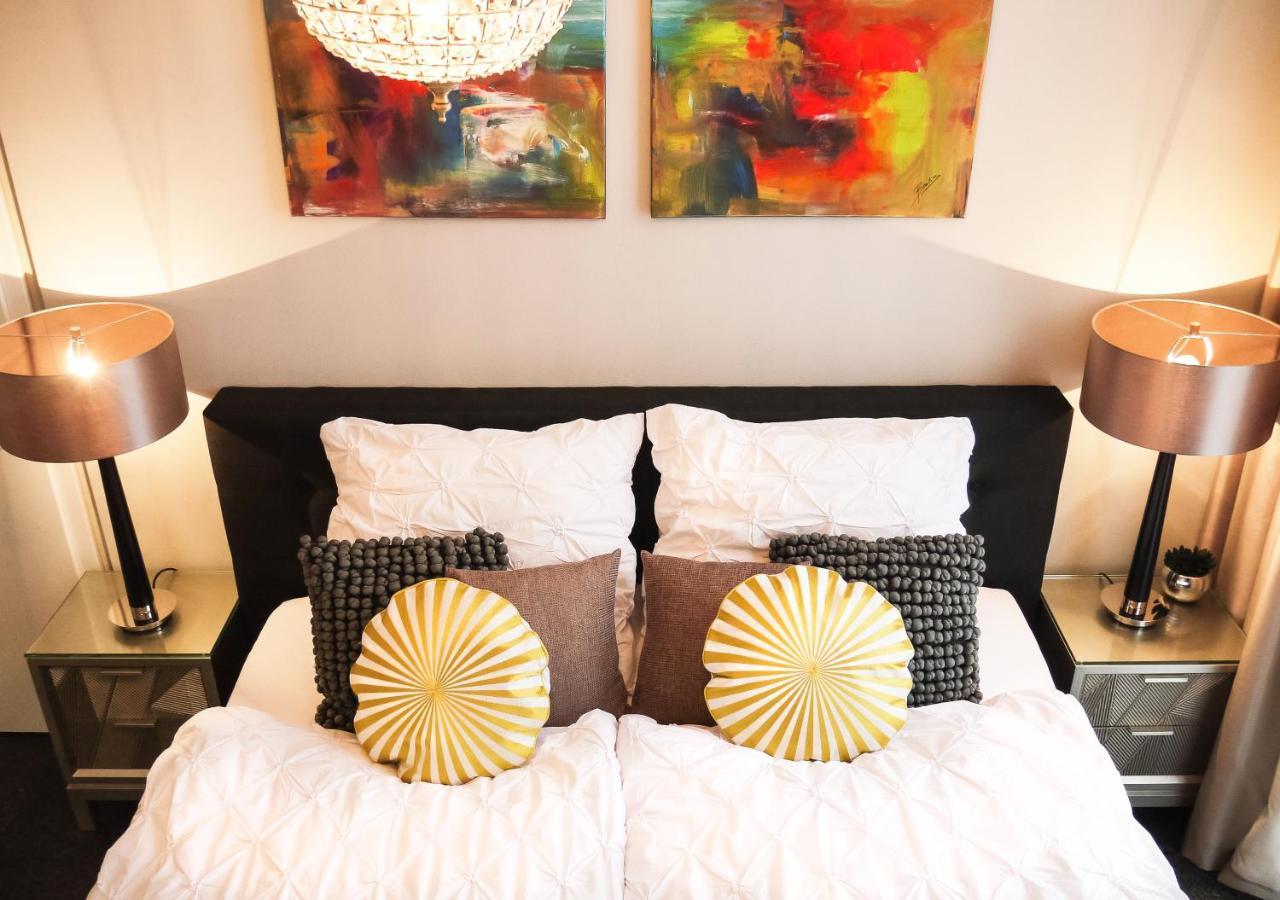 Comfort And Style In Center With Ensuite Bathroom On Schaafenstrasse *