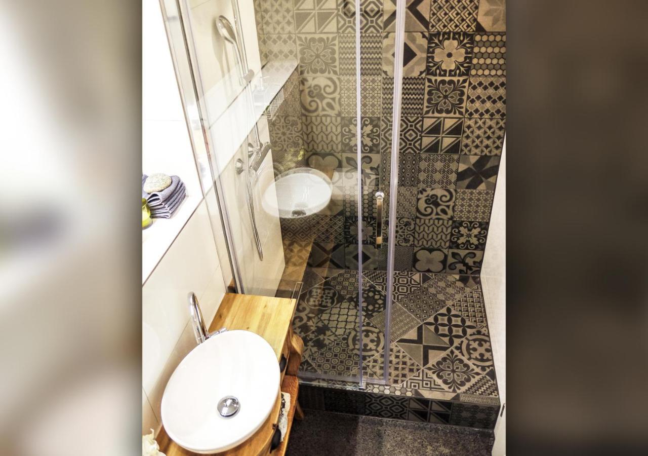 Homestay Comfort And Style In Center With Ensuite Bathroom On Schaafenstrasse Cologne