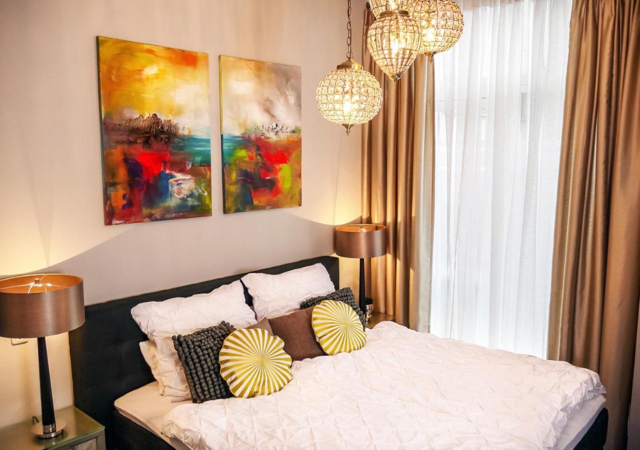 Comfort And Style In Center With Ensuite Bathroom On Schaafenstrasse * Cologne