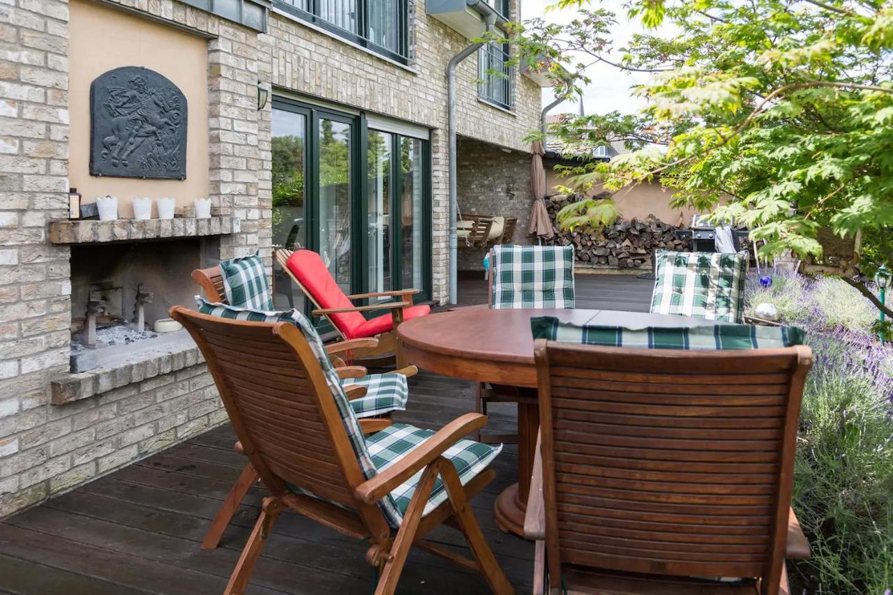 Bed & Breakfast Schoenste Lage Am Rhein In Unmittelbarer Stadtnaehe, Cologne