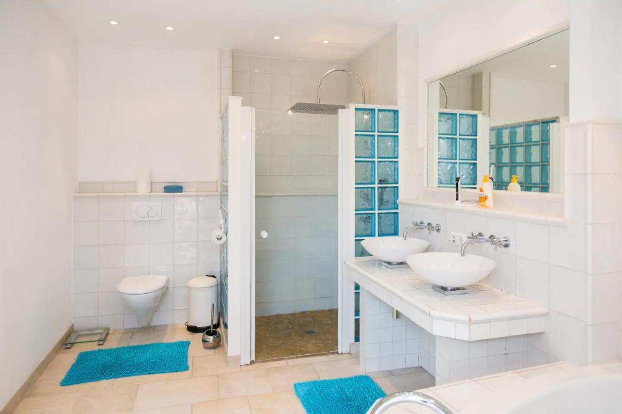 Schoenste Lage Am Rhein In Unmittelbarer Stadtnaehe, Bed & Breakfast