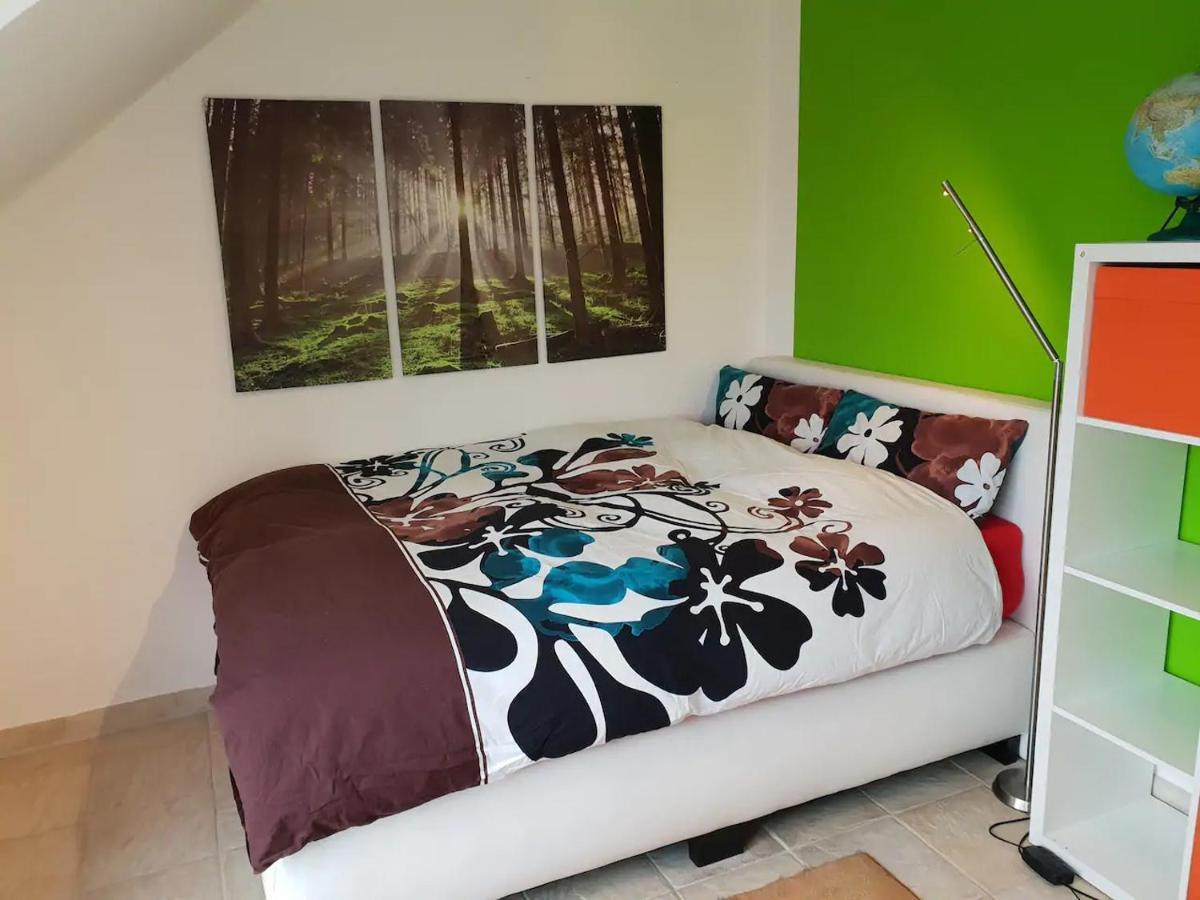 Bed & Breakfast Schoenste Lage Am Rhein In Unmittelbarer Stadtnaehe, Cologne