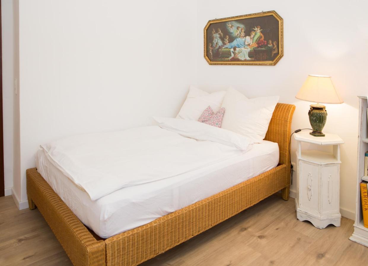 Apartment 82 Vietorstrasse Cologne
