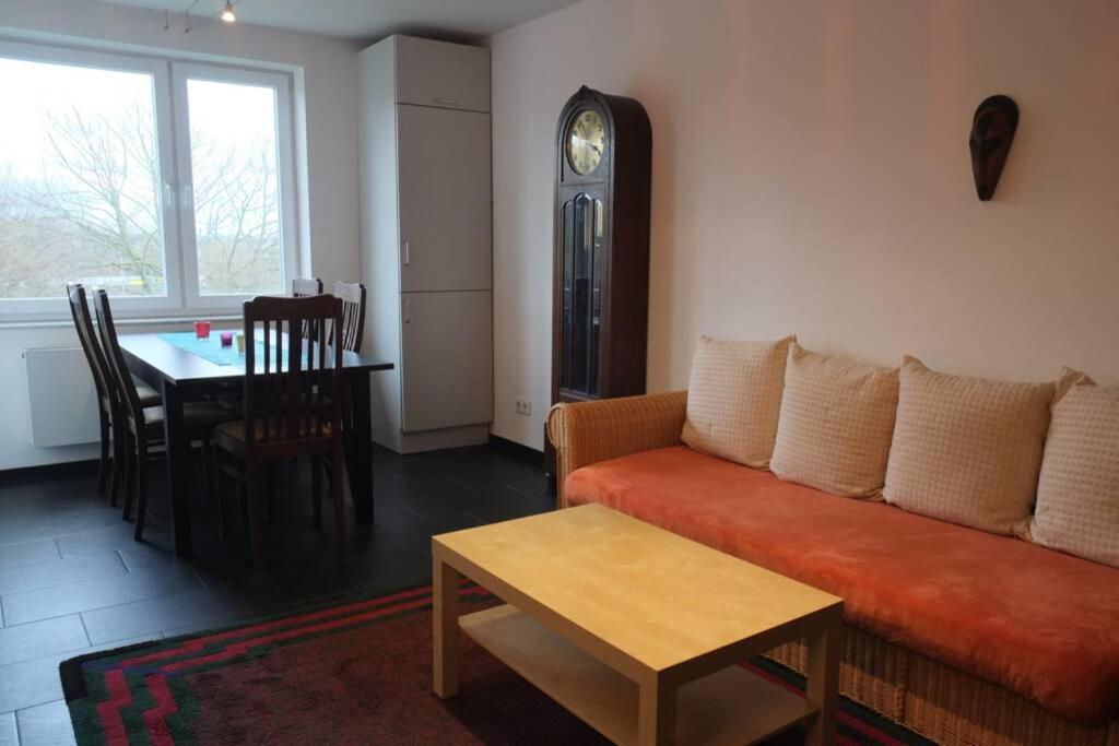 - 1 Apartament *
