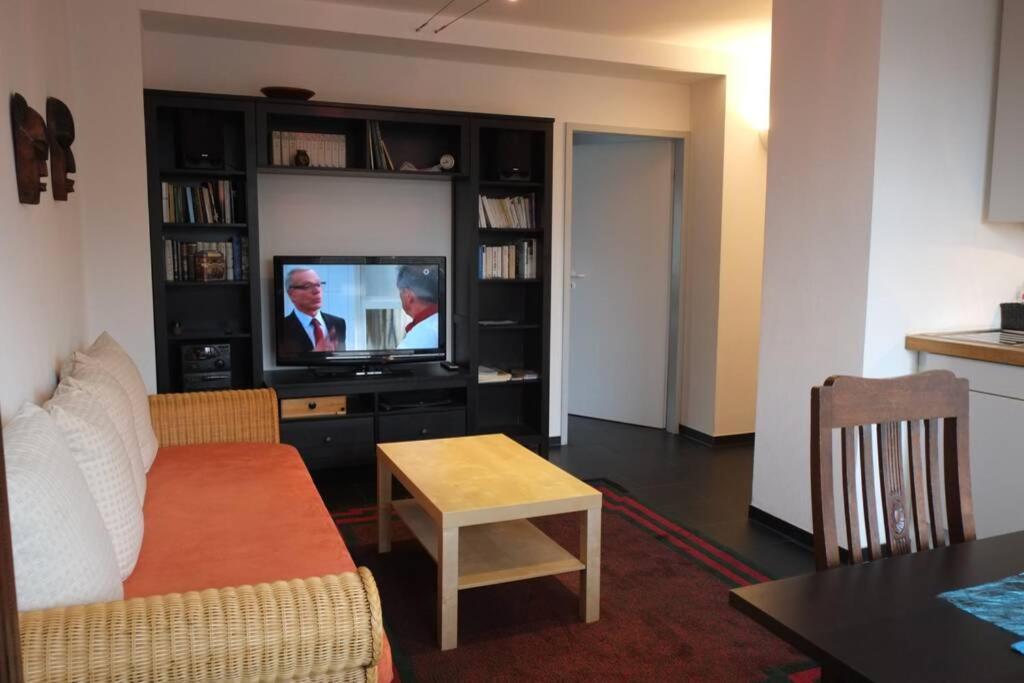 - 1 Apartament *