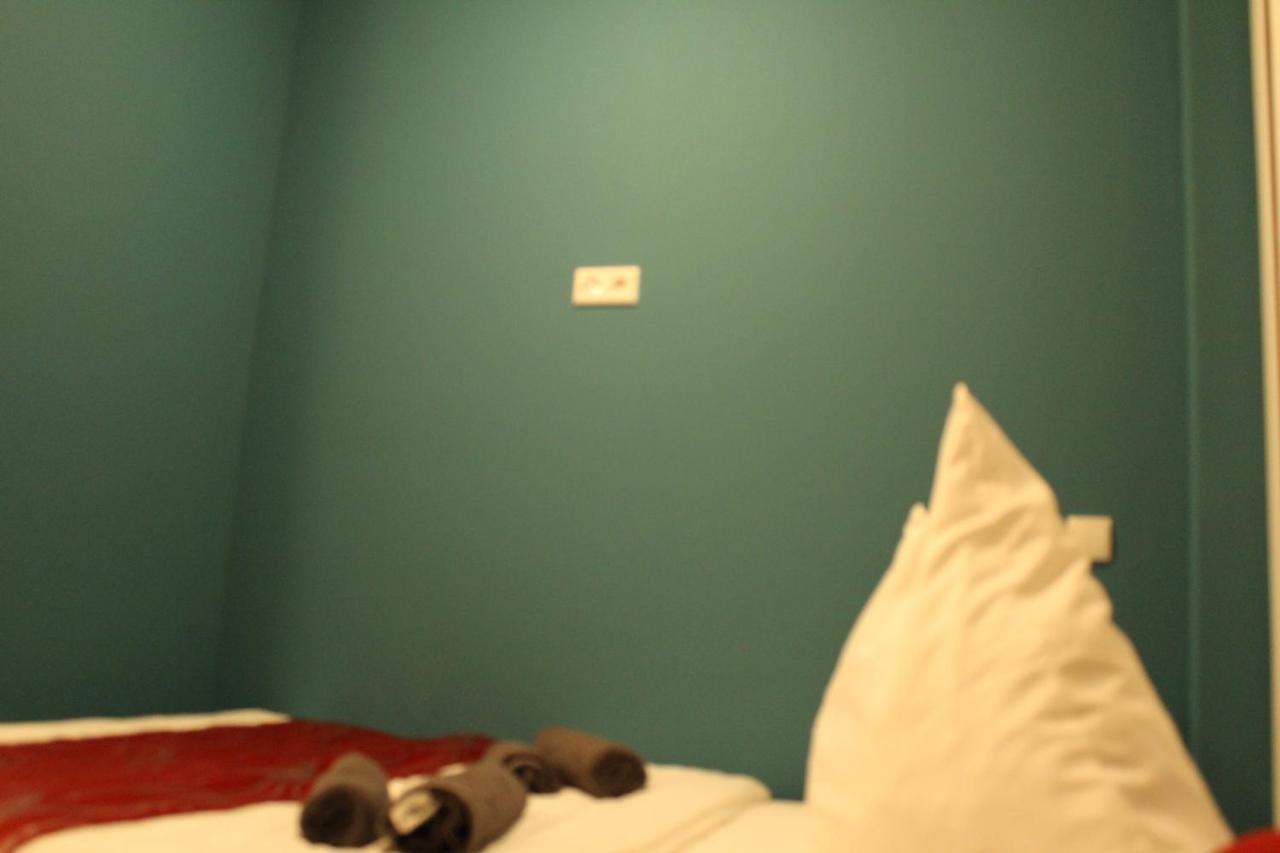 Hotel Lovely Studio West - Neues Momomotel