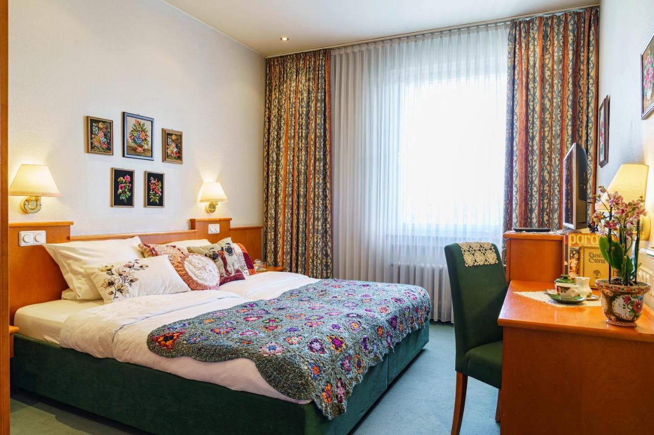 Tante Alma's Koelner Hotel