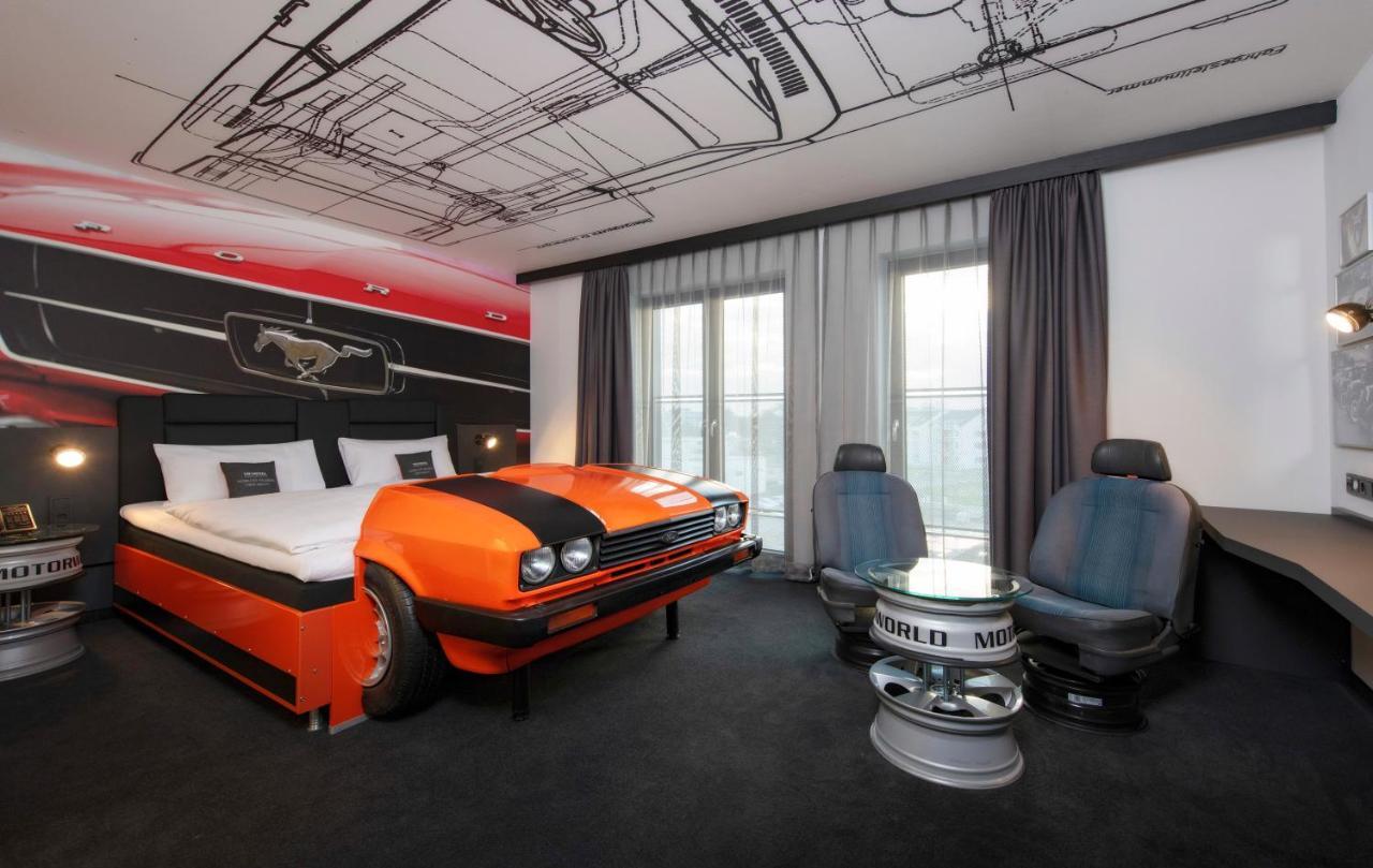 V8 At Motorworld Hotel