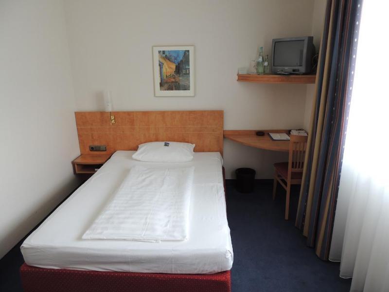 Airport Business Hotel