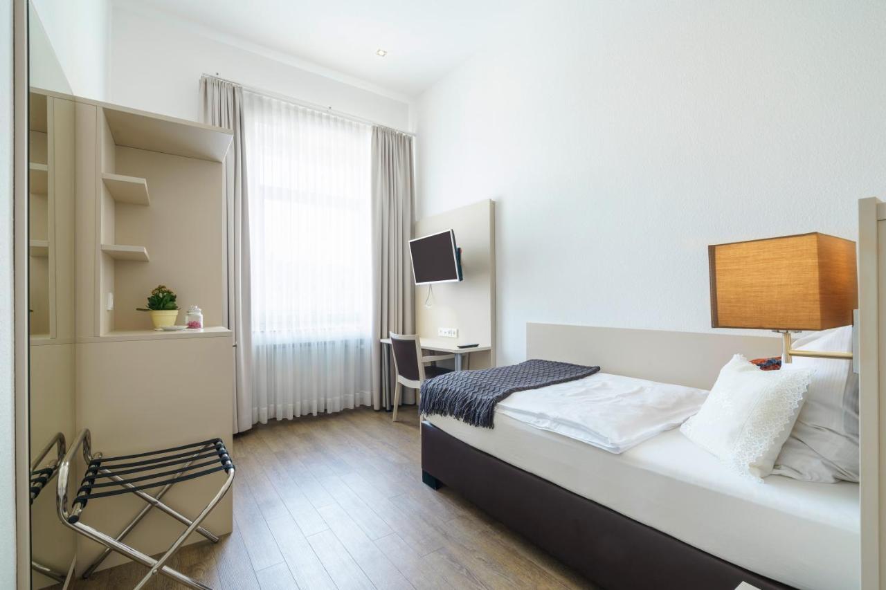 Tante Alma's Koelner Hotel