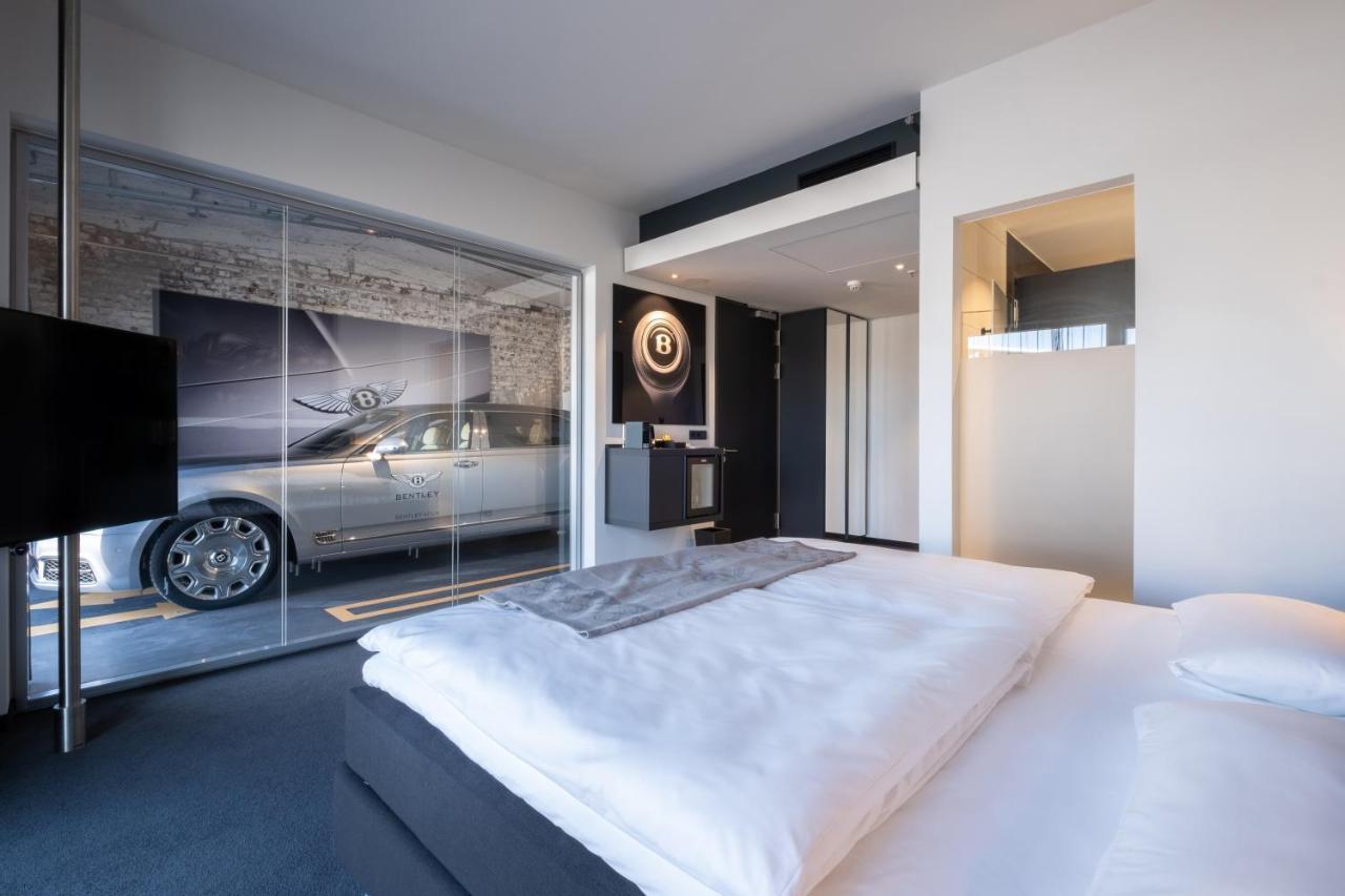 V8 At Motorworld Hotel