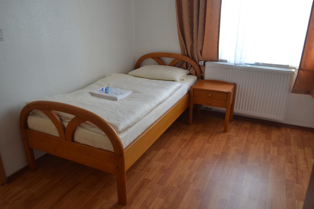 Koelnotel Hostel, &