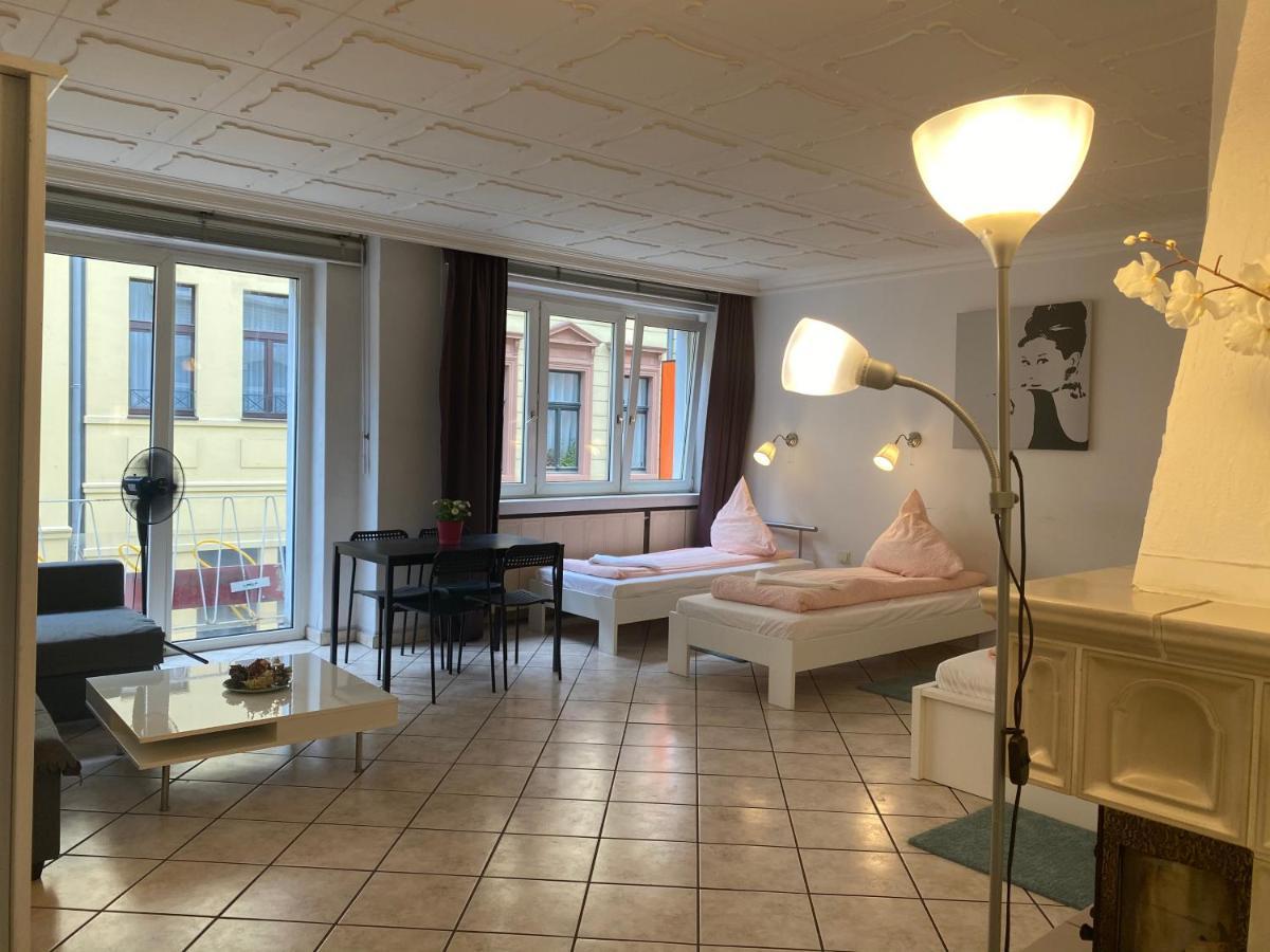 Shared Apartment, Friesenplatz *