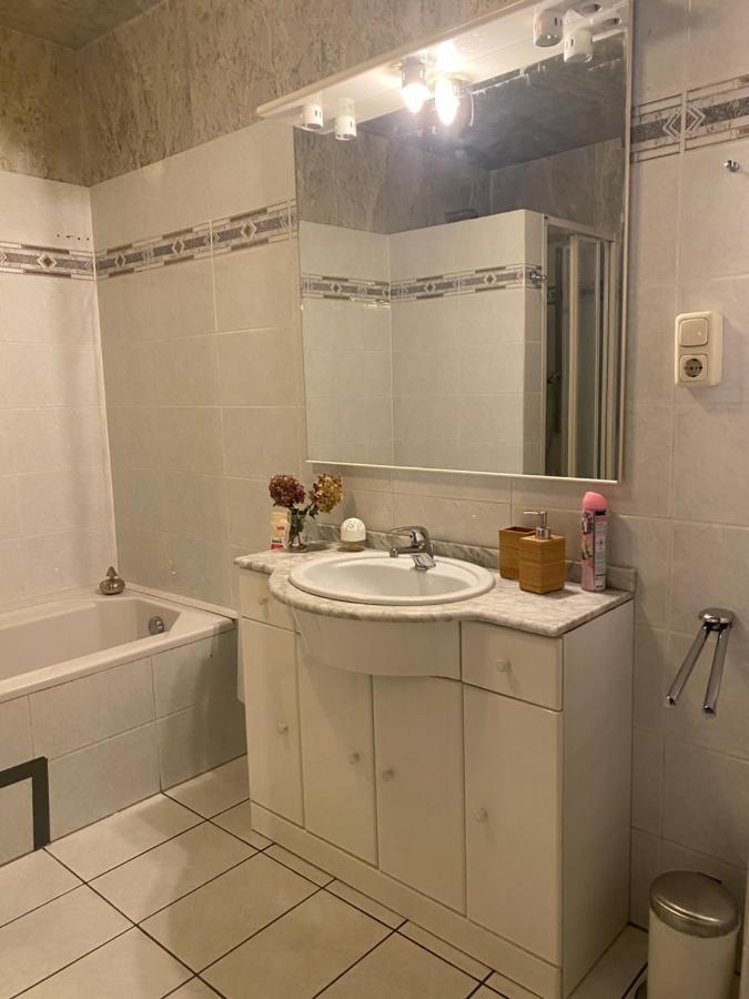 Shared Apartment, Friesenplatz
