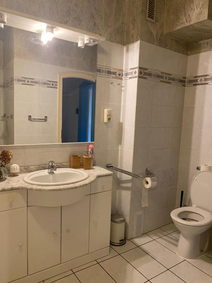 Shared Apartment, Friesenplatz Apartment *